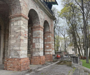 Pałac w Pilicy, wspaniała rezydencja która od dekad popada w ruinę