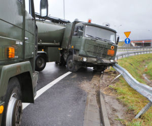 Wypadek wojskowej cysterny pod Warszawą