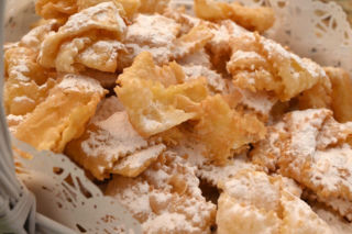 Bez bicia i wysiłku. Te chorwackie faworki są łatwe i obłędnie kruche