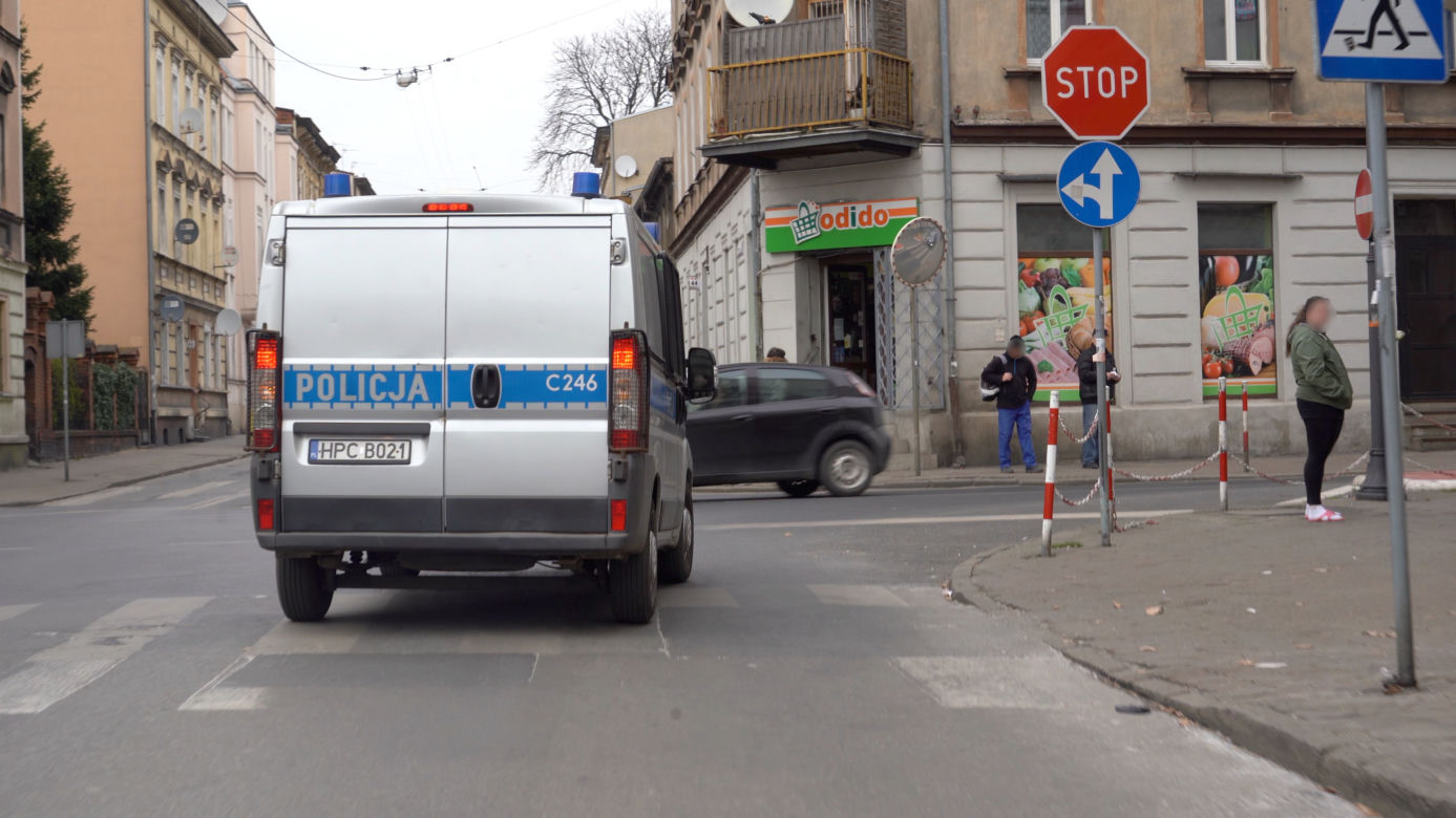 Koronawirus w Bydgoszczy. Żarty się skończyły! Policja mówi:  „ZOSTAŃ W DOMU” [WIDEO]