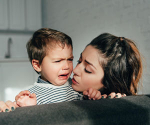 „Babcia zasnęła”. Niewinne słowa, które mogą przestraszyć dziecko