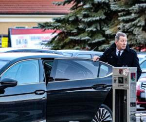 Wyciągnęli 63-letnią maszynę do odśnieżania