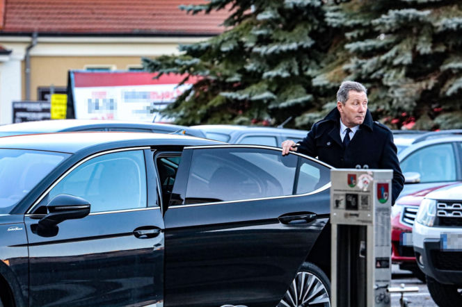 Wyciągnęli 63-letnią maszynę do odśnieżania