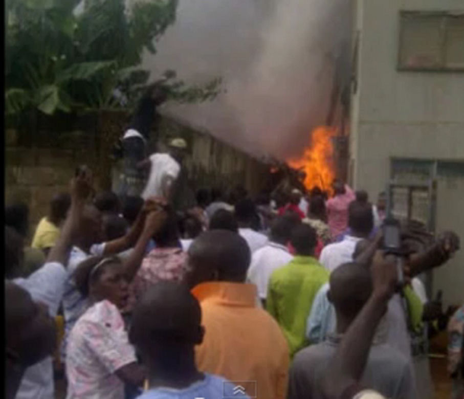 NIGERIA: KATASTROFA SAMOLOTU pasażerskiego. Samolot rozbił się o budynek 