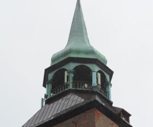 Przechyliła się iglica kościoła w Białogardzie