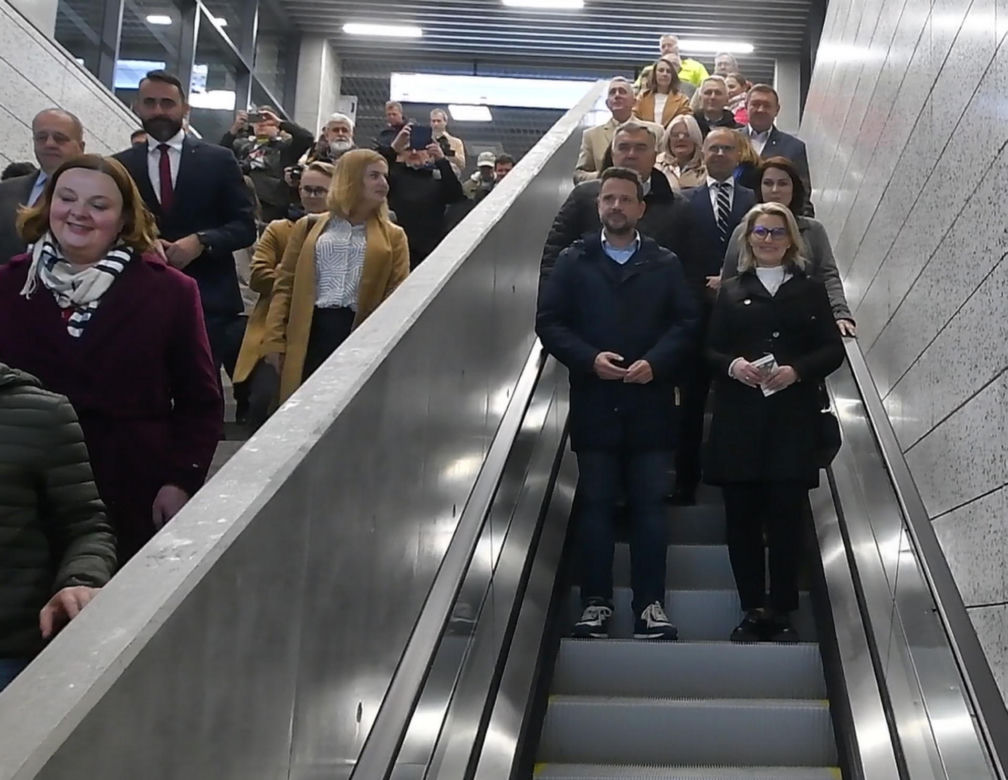 Metro pojechało na Targówek. Tak wyglądało otwarcie nowych stacji