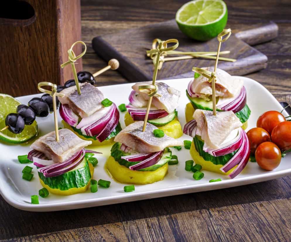 Śledzik – skąd się wzięła ta tradycja i dlaczego śledź króluje na koniec karnawału?