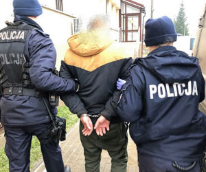 Sprawcy pobicia 25-latka pod barem w Suwałkach wpadli w ręce mundurowych