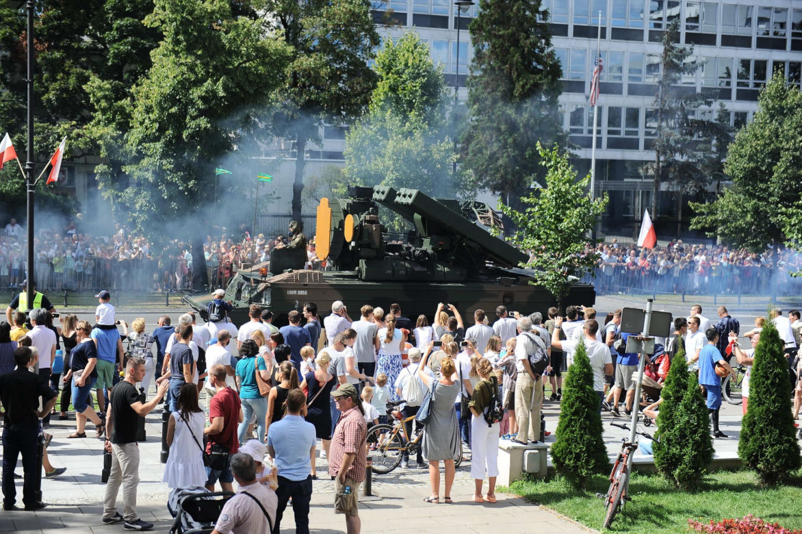 Kierowcy w gigantycznych tarapatach! Defilada z okazji Święta Wojska Polskiego zablokuje miasto