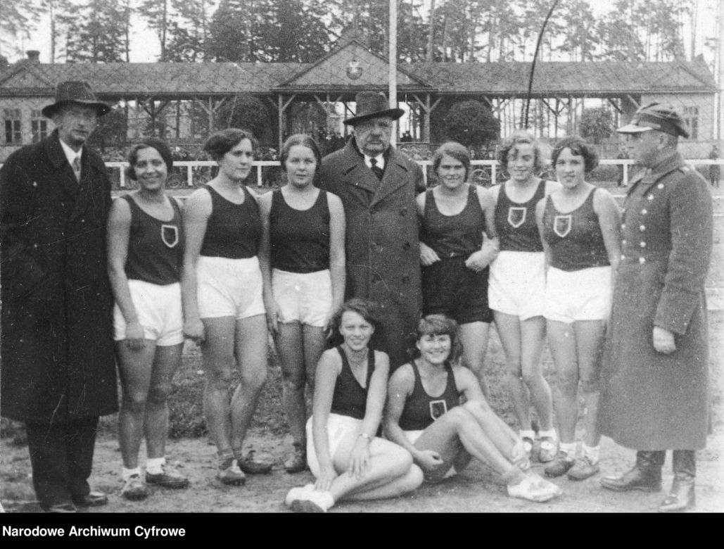 Grupa lekkoatletek. 1933 rok