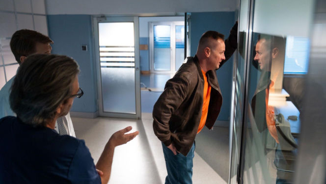 Na dobre i na złe odc. 984. Aleś Zagajewski (Paweł Małaszyński), Artur Bart (Piotr Głowacki)