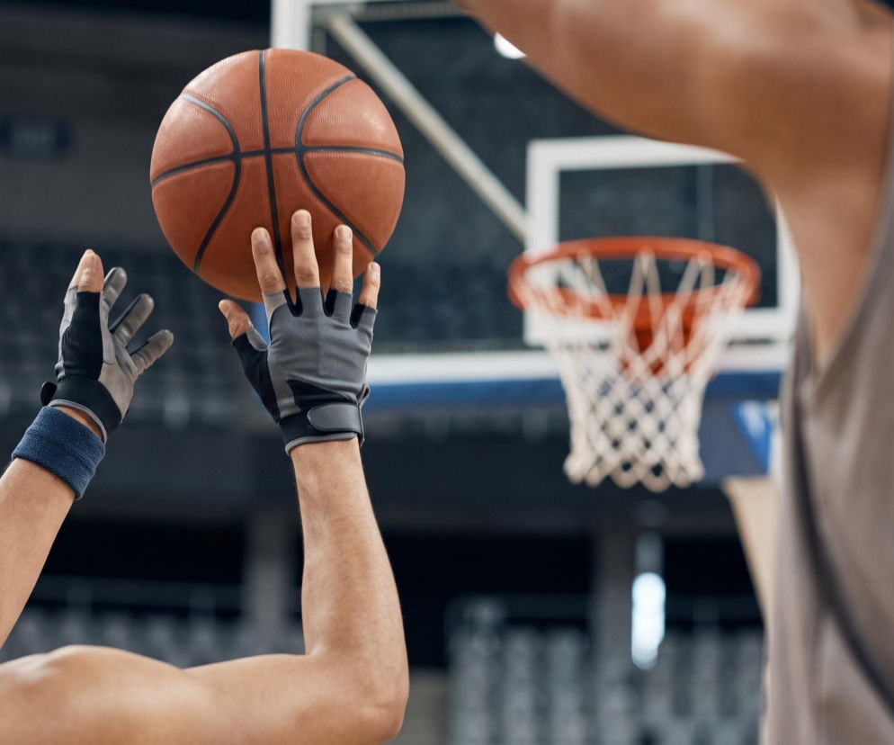Liga NBA. Kiedy Bronny James zagra przeciwko swojemu ojcu?