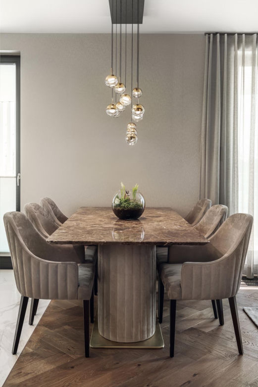 Styl modern classic we wnętrzu. Dyskretny luksus z widokiem na morze