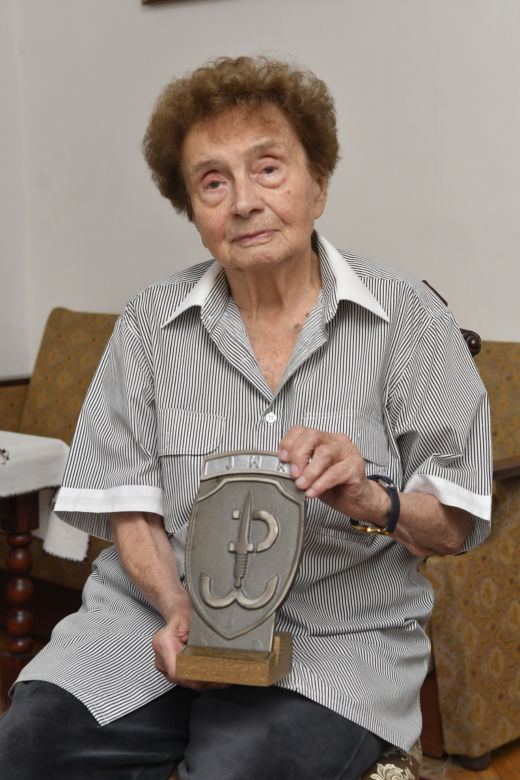 Moim zadaniem było opatrzyć rannego i ściągnąć z linii walki - opowiada Halina Jędrzejewska
