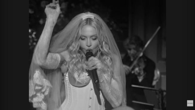 Madonna zachwyca w ślubnym wydaniu. 40 lat temu nosiła się podobnie!