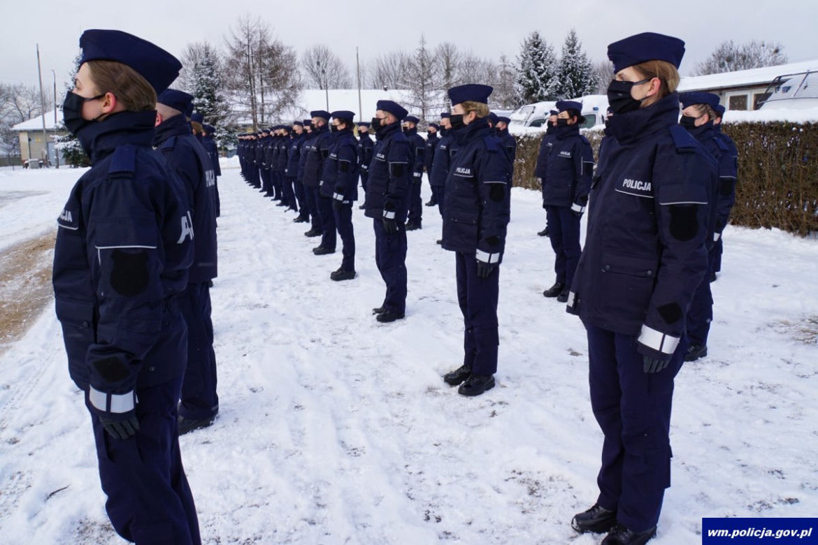 Nowi policjanci na Warmii i Mazurach. Ślubowało aż 80 funkcjonariuszy [ZDJĘCIA]