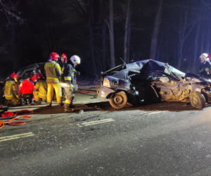 Śmiertelny wypadek w miejscowości Jeziórki. Auto 22-latka zmiażdżone!