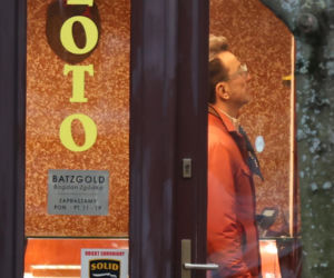 Paweł Wilczak szuka złota w w lombardzie