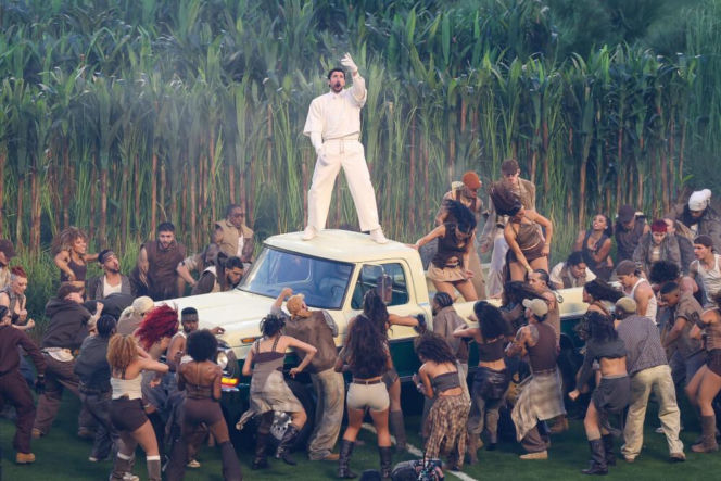 Halftime show na Super Bowl 2026: Bad Bunny, Lady Gaga, Pedro Pascal, Cardi B, John Bon Jovi i smaczki polityczne