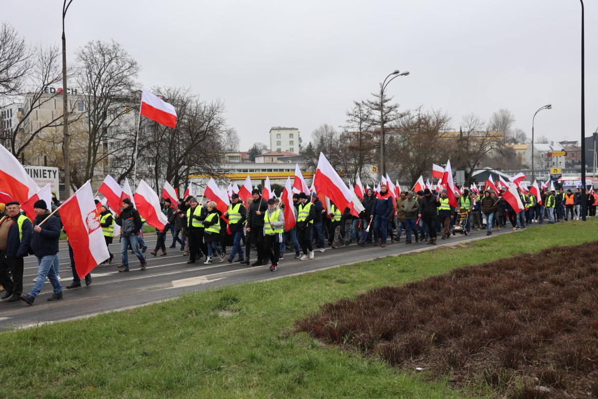 Protest rolników 20 marca w Lublinie. Przeszli ulicami miasta pod LUW