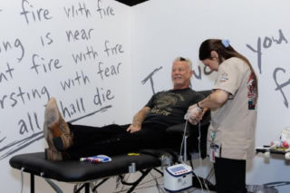 James Hetfield zaprezentował nową fryzurę! Muzyk tak szykuje się do rezydencji Metalliki w Sphere?