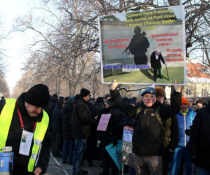 Protest mundurowych emerytów pod kancelarią premiera