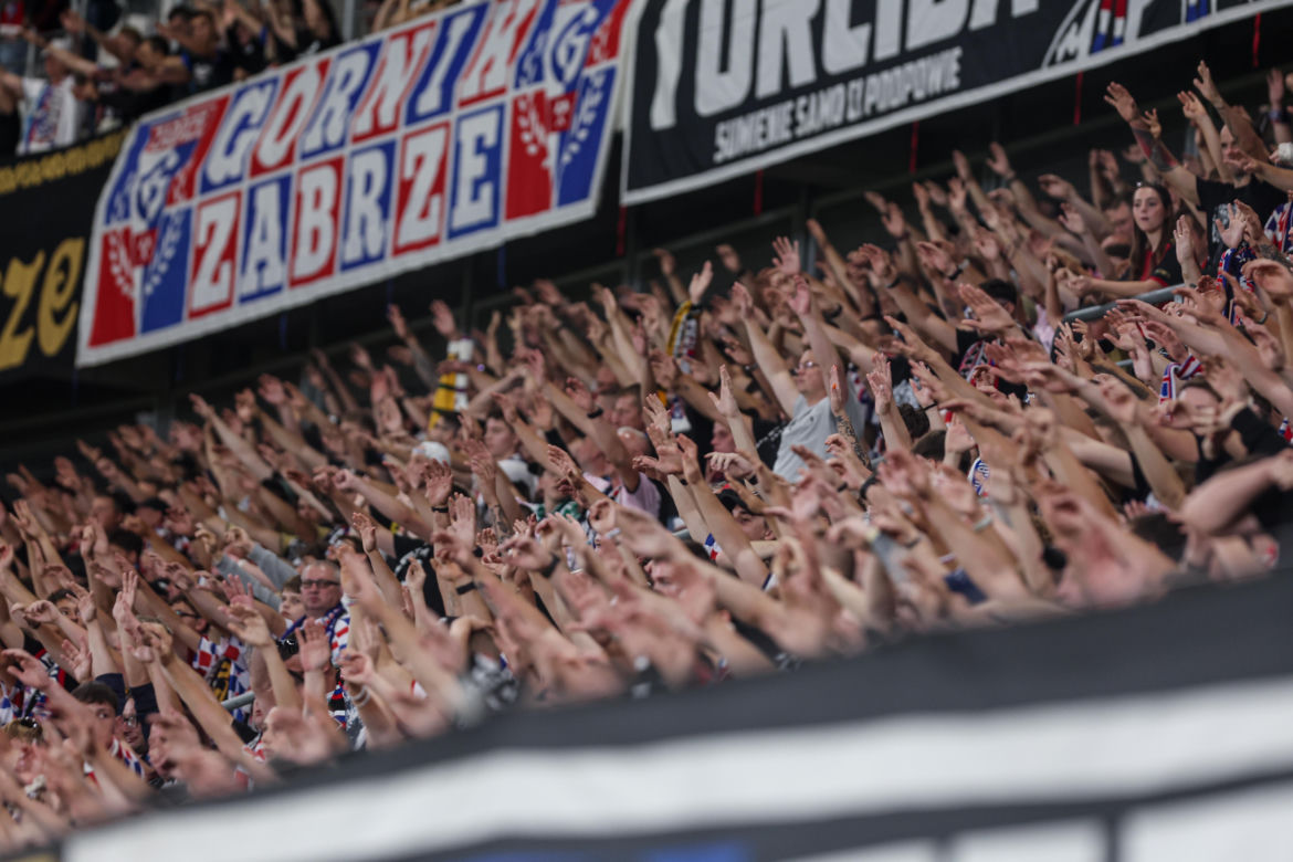 Górnik Zabrze - Termalica Nieciecza. Niesamowita atmosfera na Arenie Zabrze! Kibice Górnika dopingują swoją drużynę