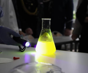 W Liceum Ogólnokształcącym w Górze otwarto nowoczesną pracownię chemiczną [ZDJĘCIA]