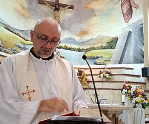 Krzyż zabił księdza podczas mszy. Wszystko nagrano