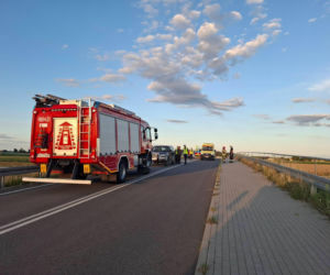 17-latek z gminy Kościan uderzył motorowerem w samochód. Doznał poważnych obrażeń