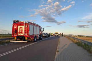 17-latek z gminy Kościan uderzył motorowerem w samochód. Doznał poważnych obrażeń