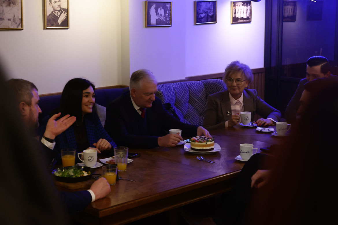 Pierwsze zdjęcia Jarosława Gowina. Polityk o walce z chorobą: Wróciłem tak silny, jak nigdy