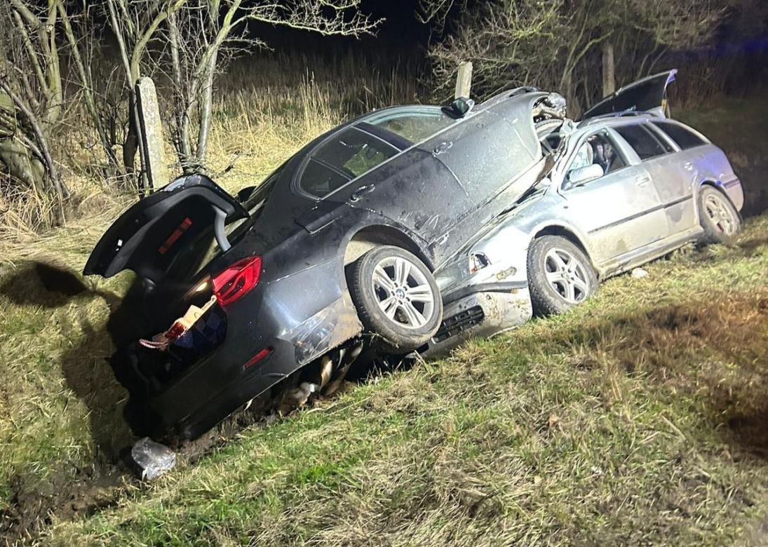 BMW zmiażdżyło wnętrze skody. Ten widok mrozi krew w żyłach