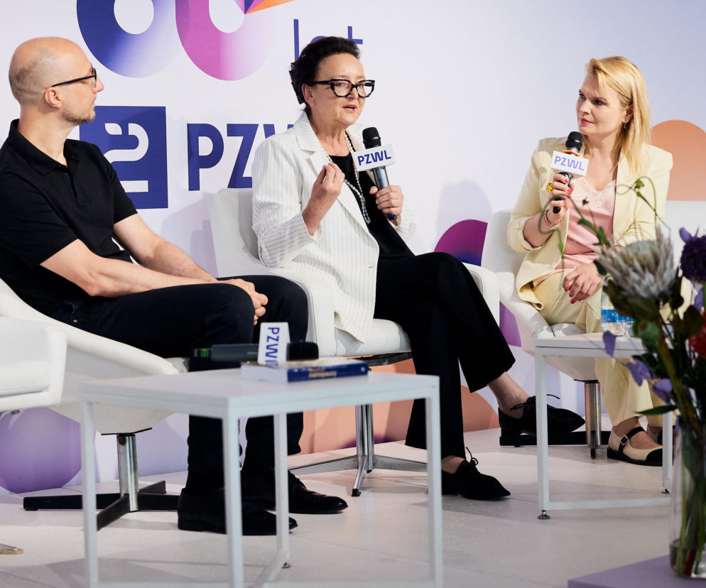 Prelegenci konferencji o menopauzie podczas dyskusji na scenie. O zdrowiu kobiet przeczytasz na Eska2.