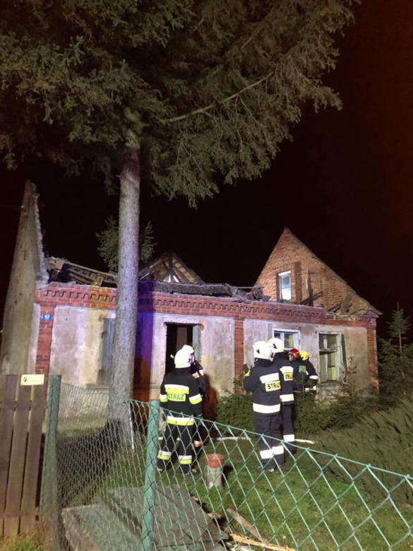 Pożar obudził gospodarza. W ogniu stanął budynek gospodarczy