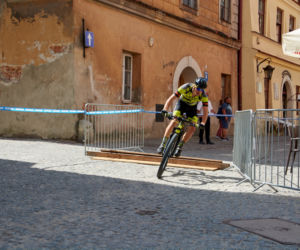 Na rowerach między kamienicami Starego Miasta. Eliminator MTB w Lublinie