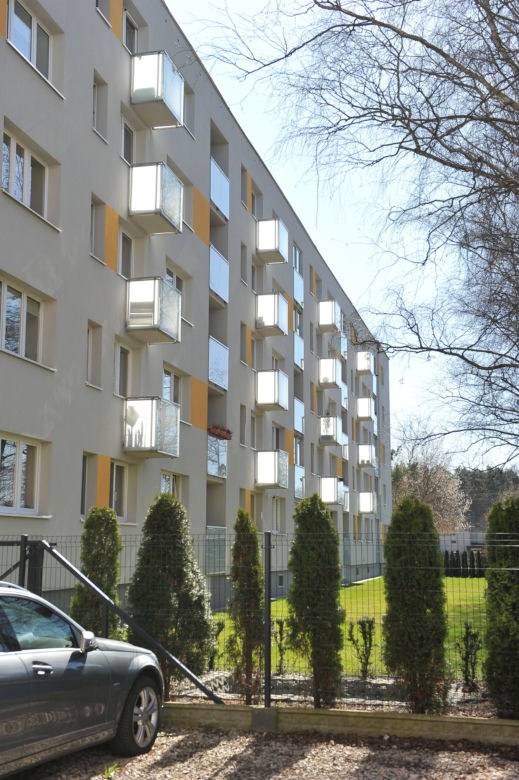 Wojna o parking w Wawrze jak u Barei. Mieszkańcy poszli do sądu