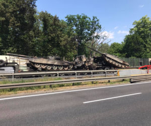 Szczecin. Zderzenie ciężarówek przewożących czołgi