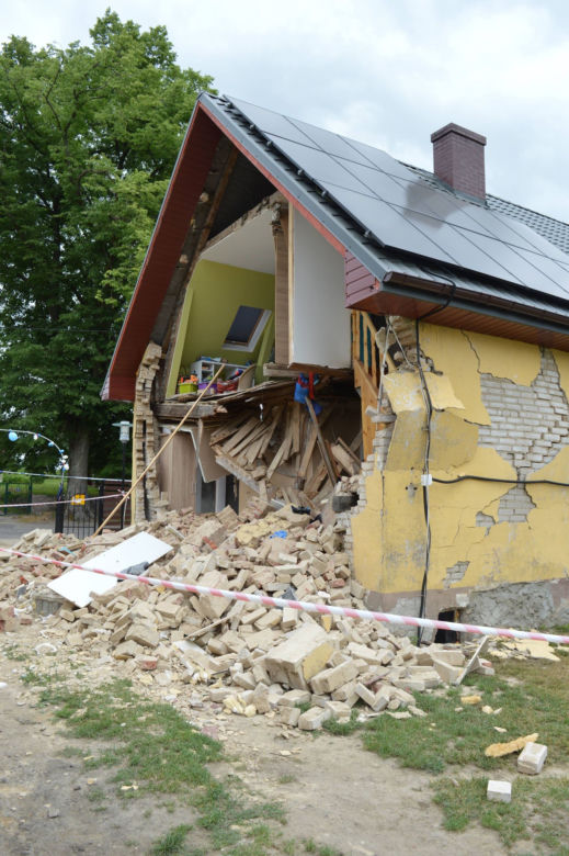 Sosnowo: Wybuch butli gazowej zniszczył dom nowożeńców