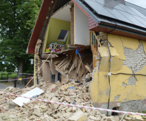 Sosnowo: Wybuch butli gazowej zniszczył dom nowożeńców