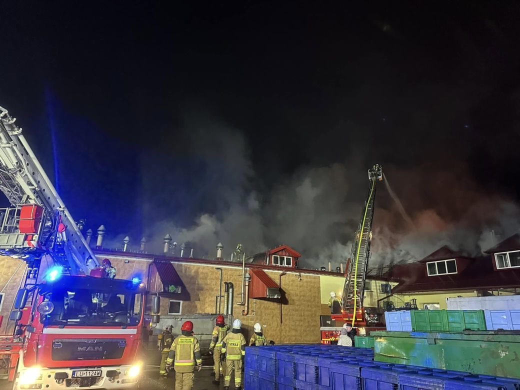 Na miejscu zdarzenia w gminie Stoczek Łukowski interweniowało w sumie 19 pojazdów ratowniczo-gaśniczych i 92 strażaków