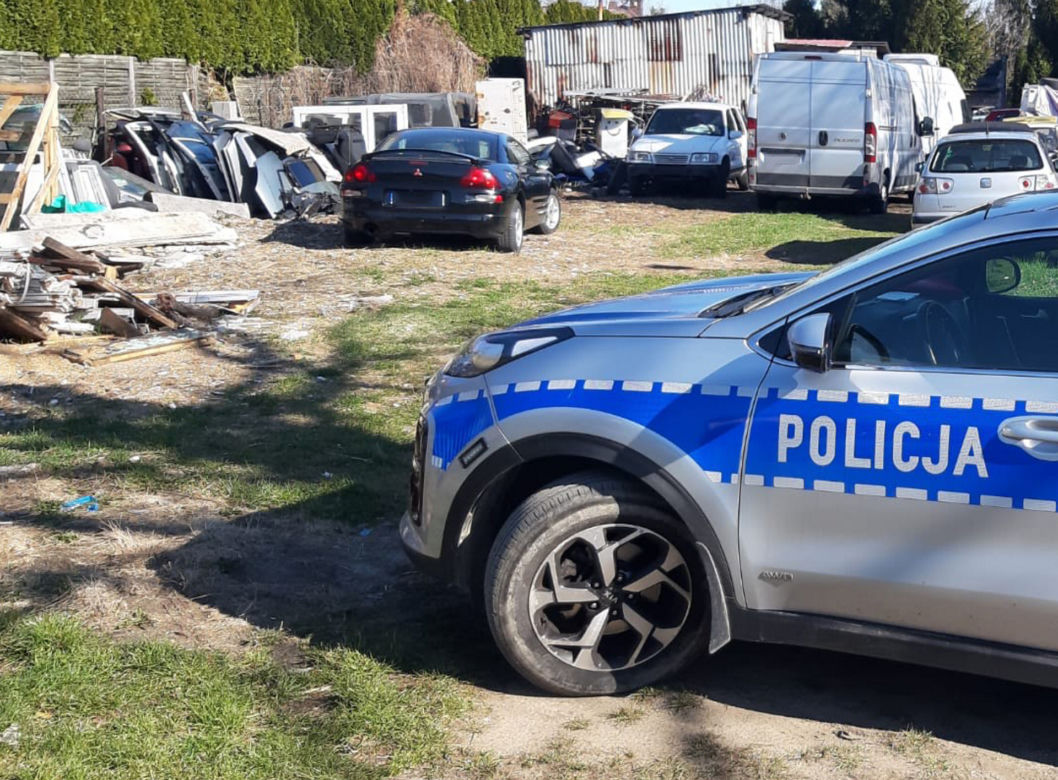 Potężny pożar przyczepy pod Warszawą. W zgliszczach znaleziono ciało