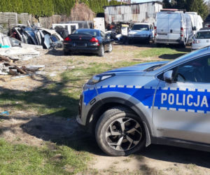 Potężny pożar przyczepy pod Warszawą. W zgliszczach znaleziono ciało