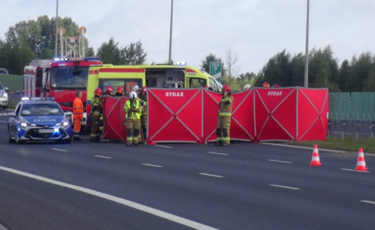 Tragiczny wypadek na S8 pod Wołominem. Motocyklista huknął w bariery, nie żyje