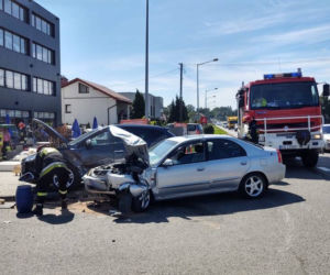 Nowy Sącz. Wypadek na ul. Tarnowskiej. Dzieci wśród poszkodowanych, trzy osoby w szpitalu [ZDJĘCIA]
