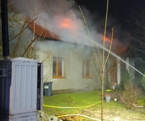 Ogień pojawił się o świcie. Rodzina straciła wszystko. Nie mają dokąd wrócić