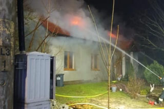 Ogień pojawił się o świcie. Rodzina straciła wszystko. Nie mają dokąd wrócić