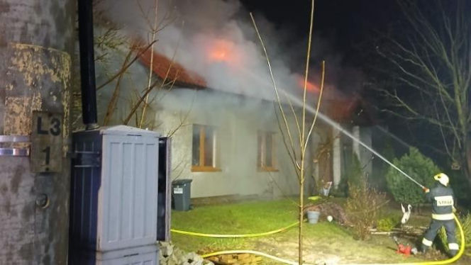 Ogień pojawił się o świcie. Rodzina straciła wszystko. "Nie mają dokąd wrócić"