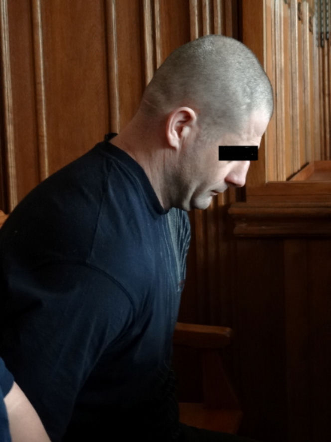 ZGWAŁCIŁ 2 LETNIĄ CÓRKĘ DOSTAŁ TYLKO 5 LAT