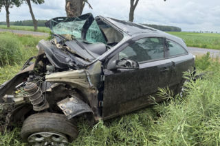 Ledwo zdał prawo jazdy i dachował. 18-latek był pijany